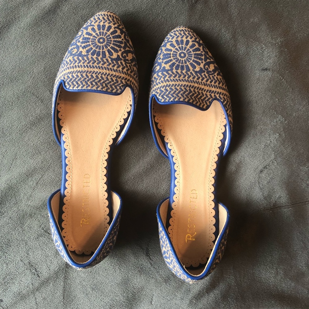 Printed point toe flats
